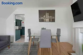 Sleeps 7 a 3 Bed house in Rochester 4 beds - Image 5