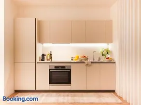 Design Apartment in Iseo Old Town with Private Parking and AC - Image 3