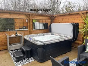Beautiful One Bed Studio Flat - Dog Friendly - Image 2