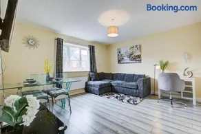 Spacious 2 Bed Apartment South London - Image 3
