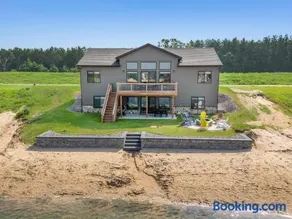 New Listing Lakeside Beach Sleeps 15+ Pet friendly - Image 1