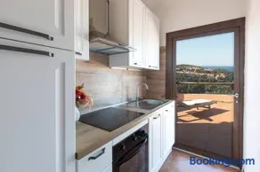 [Costa Verde Coastal Charm] Huge Terrace Wi-Fi A/C - Image 4