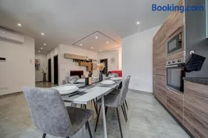 Trident Cove Holiday Home - Image 2