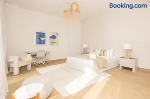 HiGuests - Experience Coastal Elegance at La Rive 2 in La Mer - Image 3