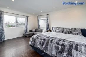 Executive Stay Inn Free Parking on Site - Image 1
