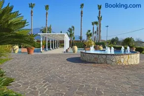 Perla Hotel & Garden - Image 1