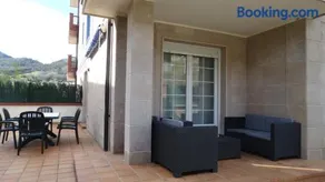 APARTAMENTO CON TERRAZA Y JARDÍN EN BAKIO - Image 2