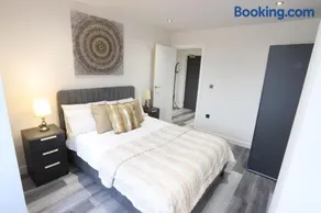 Birmingham NECAirport Interchange shortstay homebase - Image 4