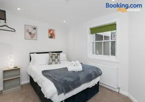 Central 2BR Flat at Wellwynd I Parking Included - Image 3