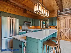 Classic Log Cabin near Rocky Mountain National Park and near Skiing - Image 3