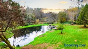4-Bedroom Chateau in Southern Washington- Luxurious Retreat with Pond & Creek - Image 2