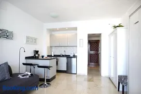 Agréable studio avec jardin, piscine et internet haut débit | Vue plage | À côté de la plage - Image 4