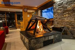 Chalet avec jacuzzi, sauna et internet haut débit | Vue montagne - Image 4