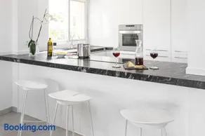 Bright villa with salt water pool - Image 3