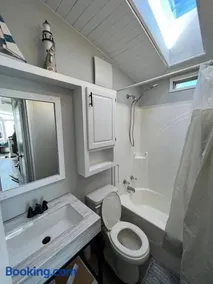 Lake Dreams Cabin - Image 2