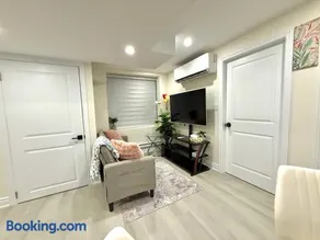 Modern 2BR Suite Private Entrance Parking New - Image 4