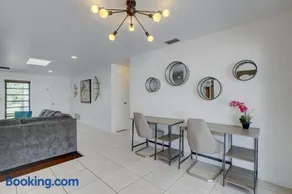 4BR Villa Poolside escape Lush garden views - Image 2