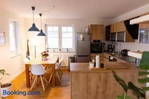 Hello Holidays - Home - Zentral - Terrasse - Parkplatz - Image 3