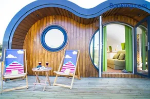 Let's Glamp Retro - Queen - Image 1