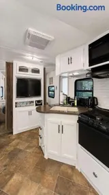 2-bedroom Camper Trailer Cottage #3 - Image 4