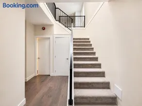 Serene Home in Victoria - Image 2