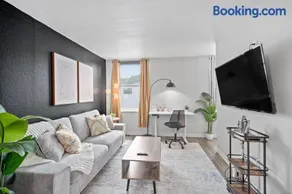 Modern Stay Comfort-Free Parking - Image 1