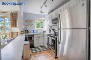 14th-Floor Condo in Downtown Seattle W/ City Views, Shared Rooftop Deck & WiFi - Image 2