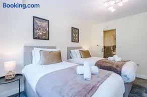 Long Term Stay 4 Bed 3 Bath & Parking Wrexham - Image 5