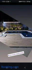 Suíte em casa familiar de luxo com piscina em Itaipu - Image 3