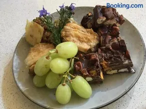 Stephanie’s Country Cottages - Image 1