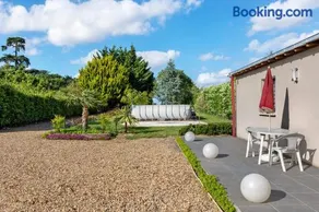 Gîte bord de loire piscine jacuzzi - Image 1