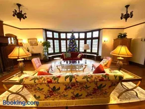 Luxurious Mansion for Large Groups - Image 2