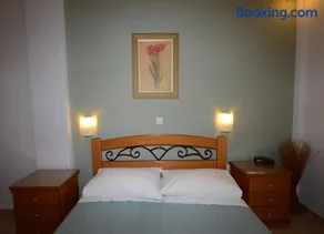 Konstantza Studios and Apartments - Image 2