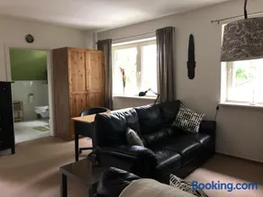 Gemütliche 1 12-Zimmer Wohnung - Image 3