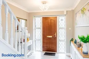 Stunning Place, close to Windsor & Heathrow & Private Parking - Image 2