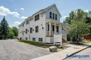 201 Condo au rez de chaussée , au coeur de Bromont - Image 3