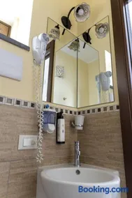 Palazzo Collegiata Rooms & Suite - Image 3