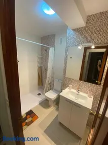 Apartamento céntrico con vistas y cerca de playa - Image 2