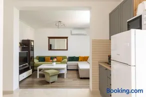Stephanie green island apartments - Image 1