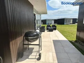 Beautiful Chalet, 18 Cordova, Selsey Country Club - Image 2