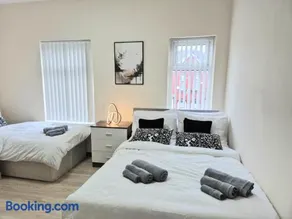 Rooms in Manchester 6 minutes Drive to Victoria Station - Image 2