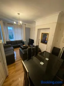 Three Bedroom Flat, Camborne Avenue W13 - Image 2