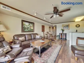 239 Edgewater Inn - Image 4