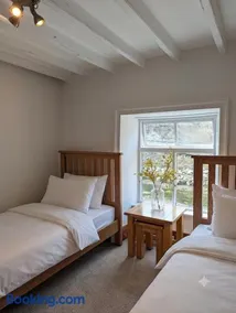 The Yellow Door Cottage, Beckside, Staithes - Image 2