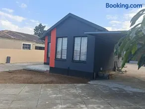 Lapeng Mogwase Free Parking-Free WIFI - Image 3