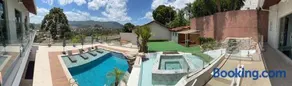 Casa de Temporada Luxo - Piscina, Área Gourmet e Vista Espetacular! - Image 4