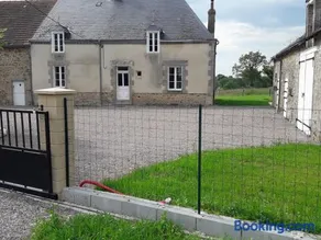 Maison paisible entre Berry et Creuse avec jardin clos, terrasse et parking privé - Image 1