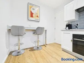 Stylish 1-Bedroom Apartment - Barton Heights, Central Tewkesbury - Image 5