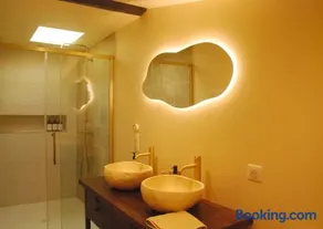 Suite Balinea Balnéo et Cinéma Privé - Image 2