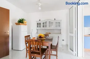 Großzügige Villa mit Pool, Garten und Grill | Stadtblick | Haustiere sind willkommen - Image 2